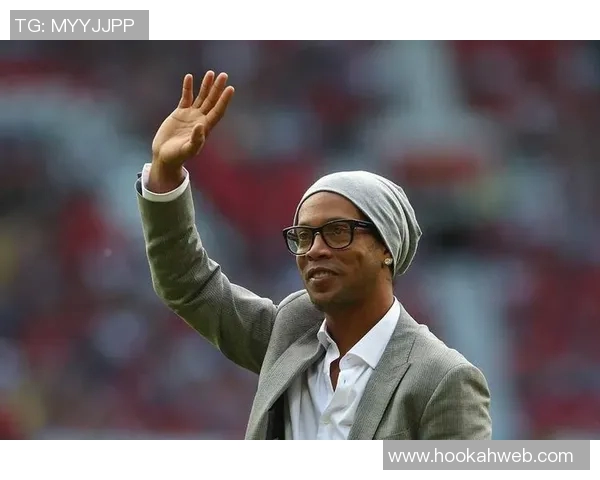 足球明星罗恩的精彩瞬间与职业生涯回顾图片展示 足球明星罗恩的精彩瞬间与职业生涯回顾图片展示